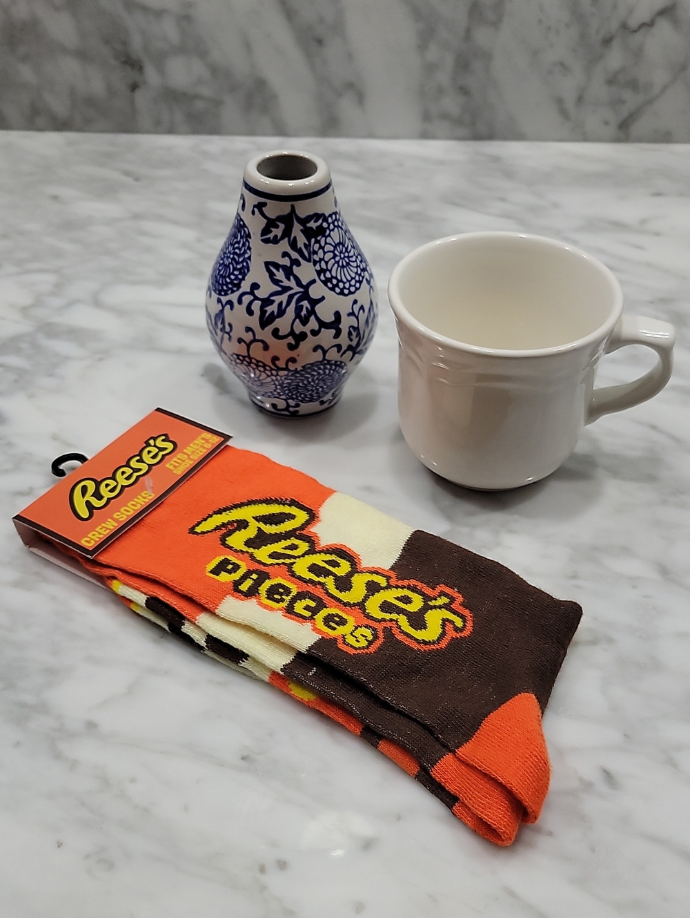 Lot of 3 Items: Reese's Mens Socks NWT, Small Vase, Tea Cup